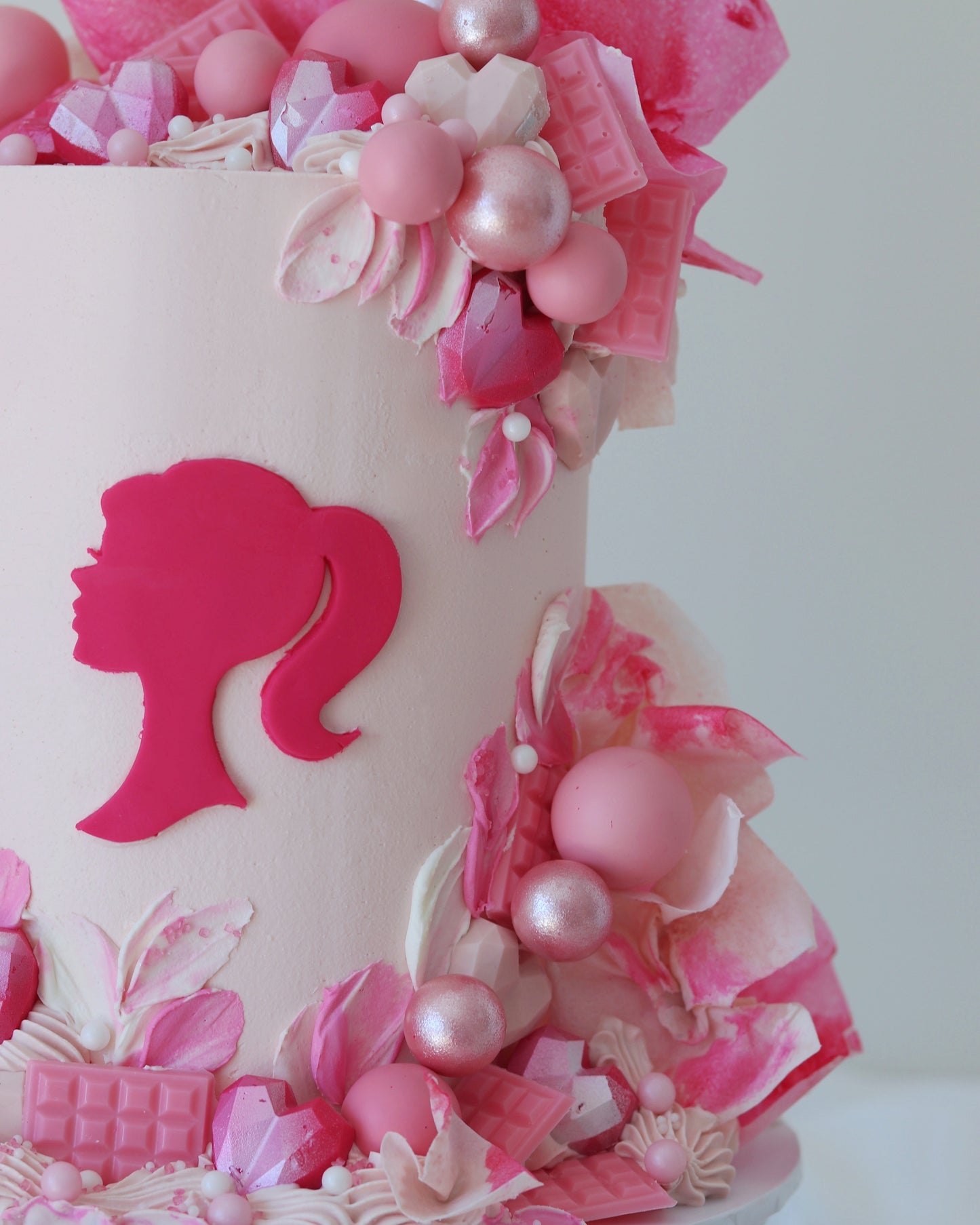Barbie Bel Bear Bakes
