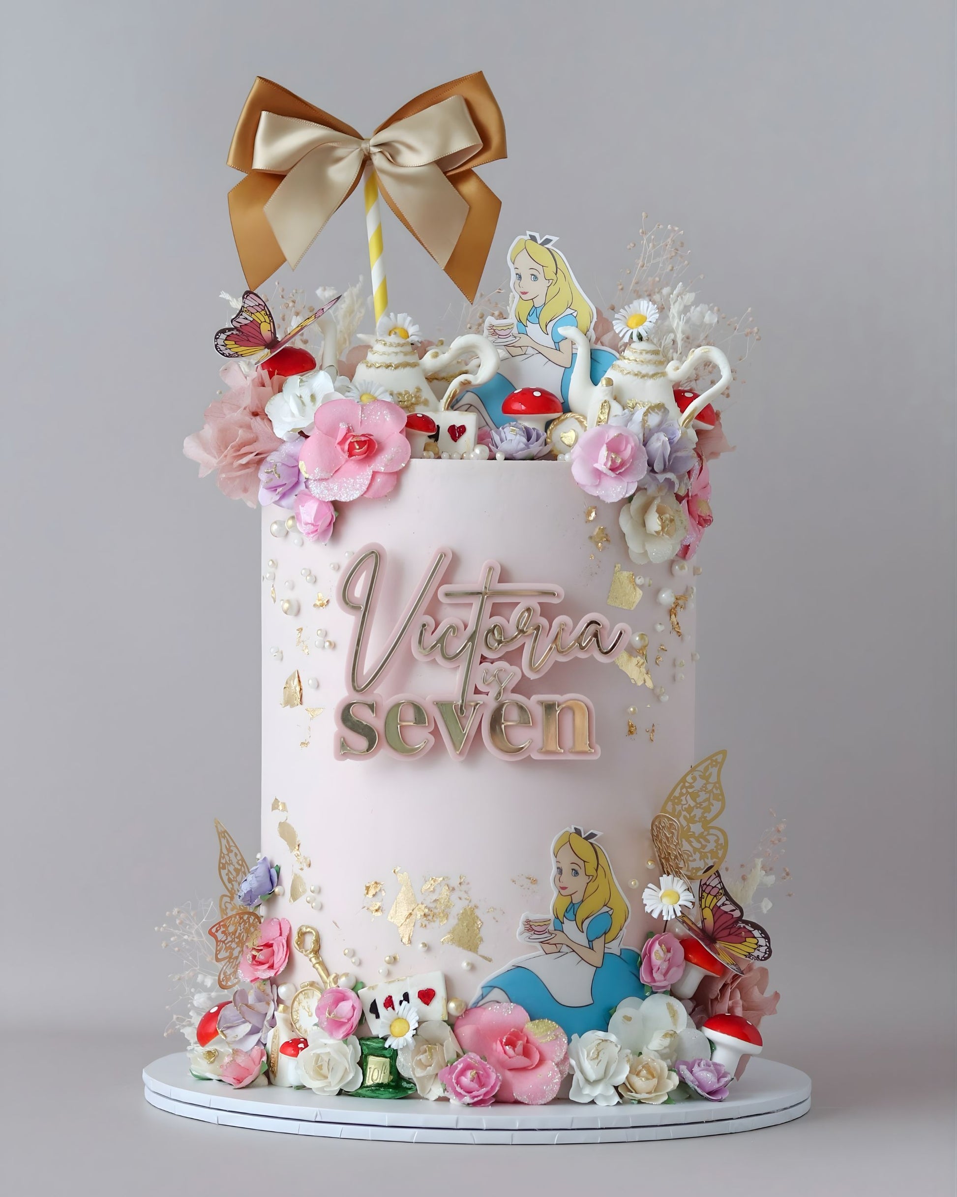 Alice in Wonderland Cake - Bel Bear Bakes