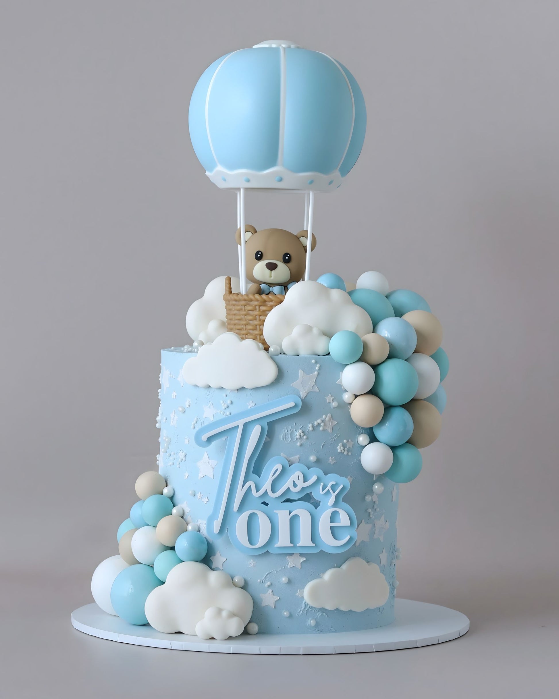 Blue & White Balloon Bear Cake - Bel Bear Bakes