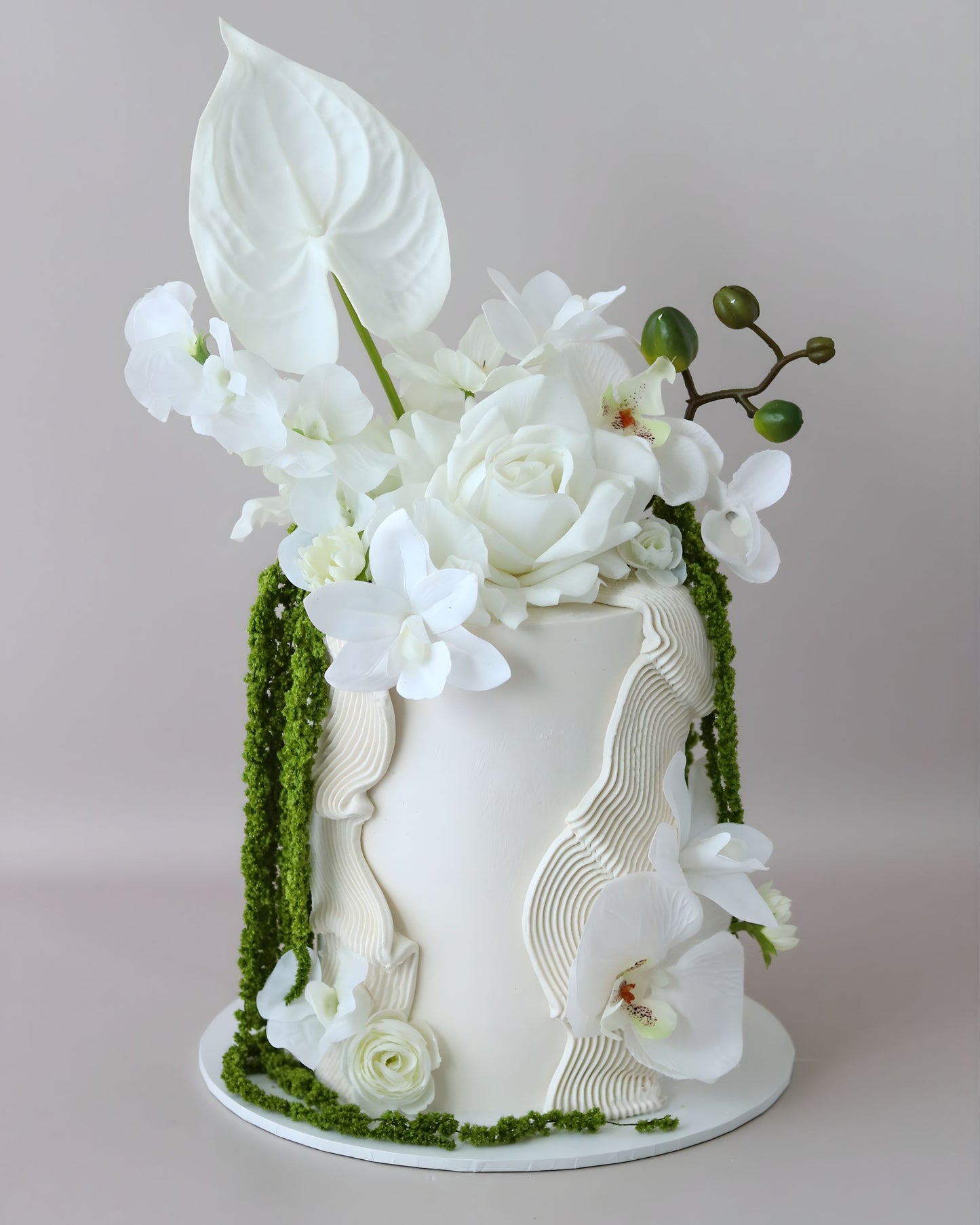 White floral wedding cake with a pop of green foliage and organic squiggles texture - Bel Bear Bakes