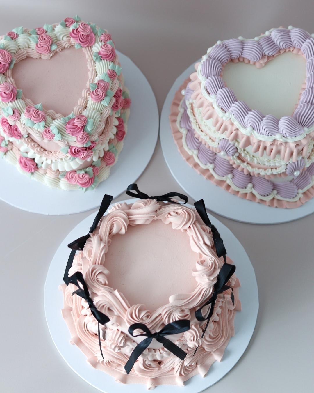 VINTAGE CAKES
