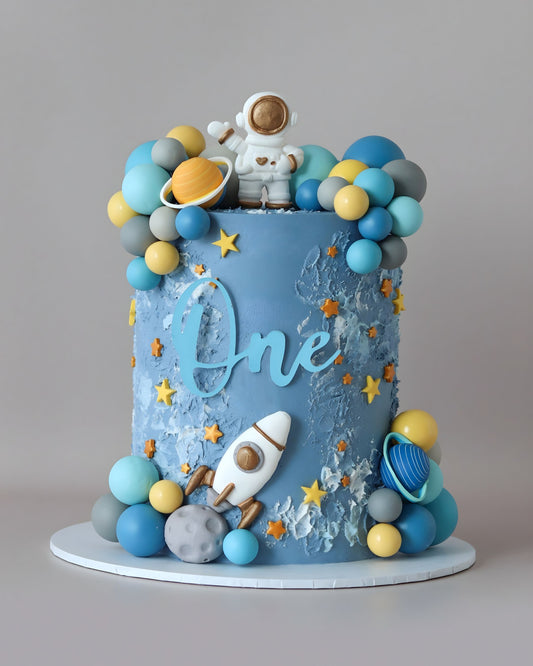Space Astronaut Cake - Bel Bear Bakes