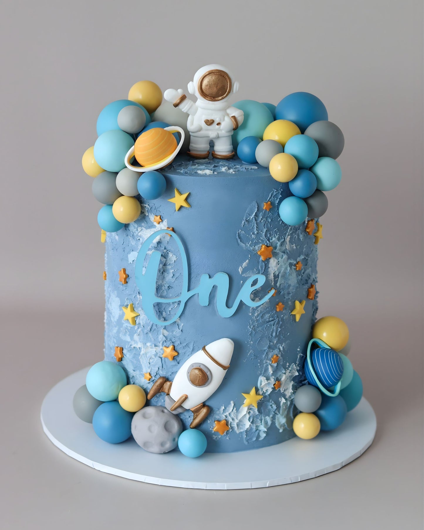 Space Astronaut Cake - Bel Bear Bakes